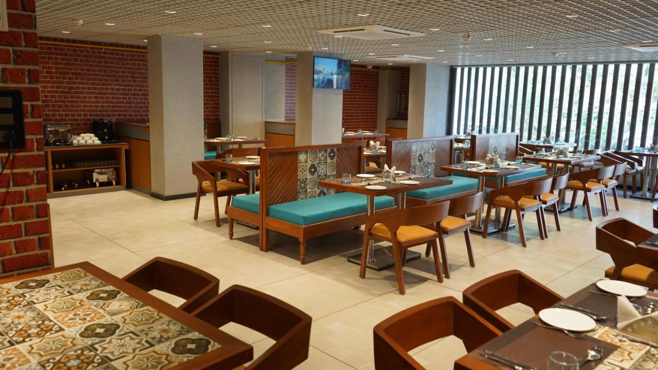 Purple Beds By Vits Dwarkesh, Surat Salabatpura Exterior foto