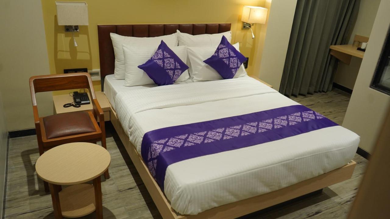 Purple Beds By Vits Dwarkesh, Surat Salabatpura Exterior foto