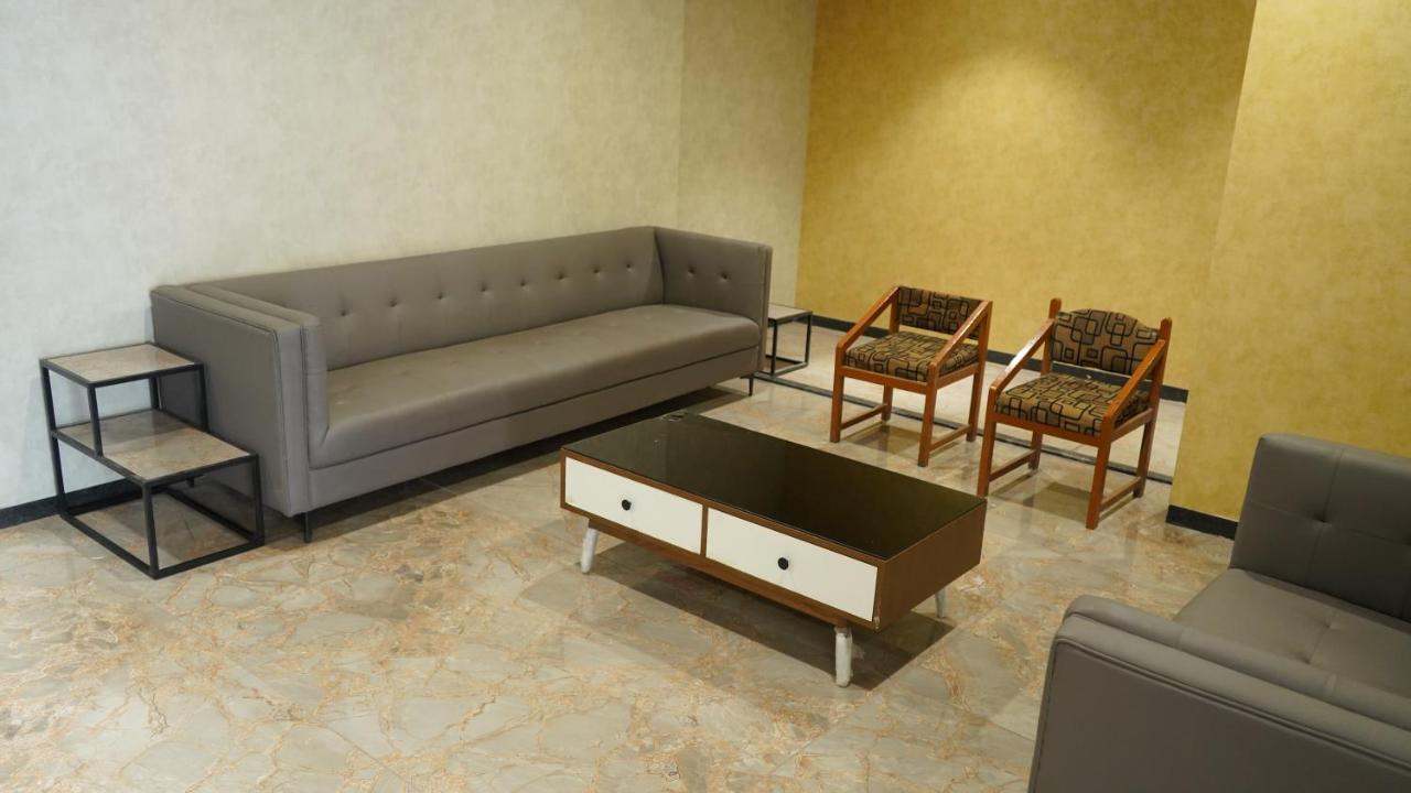 Purple Beds By Vits Dwarkesh, Surat Salabatpura Exterior foto