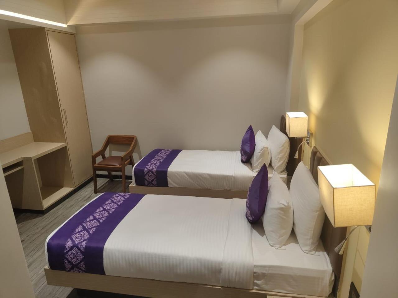 Purple Beds By Vits Dwarkesh, Surat Salabatpura Exterior foto