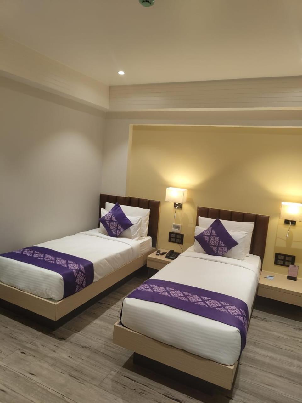 Purple Beds By Vits Dwarkesh, Surat Salabatpura Exterior foto